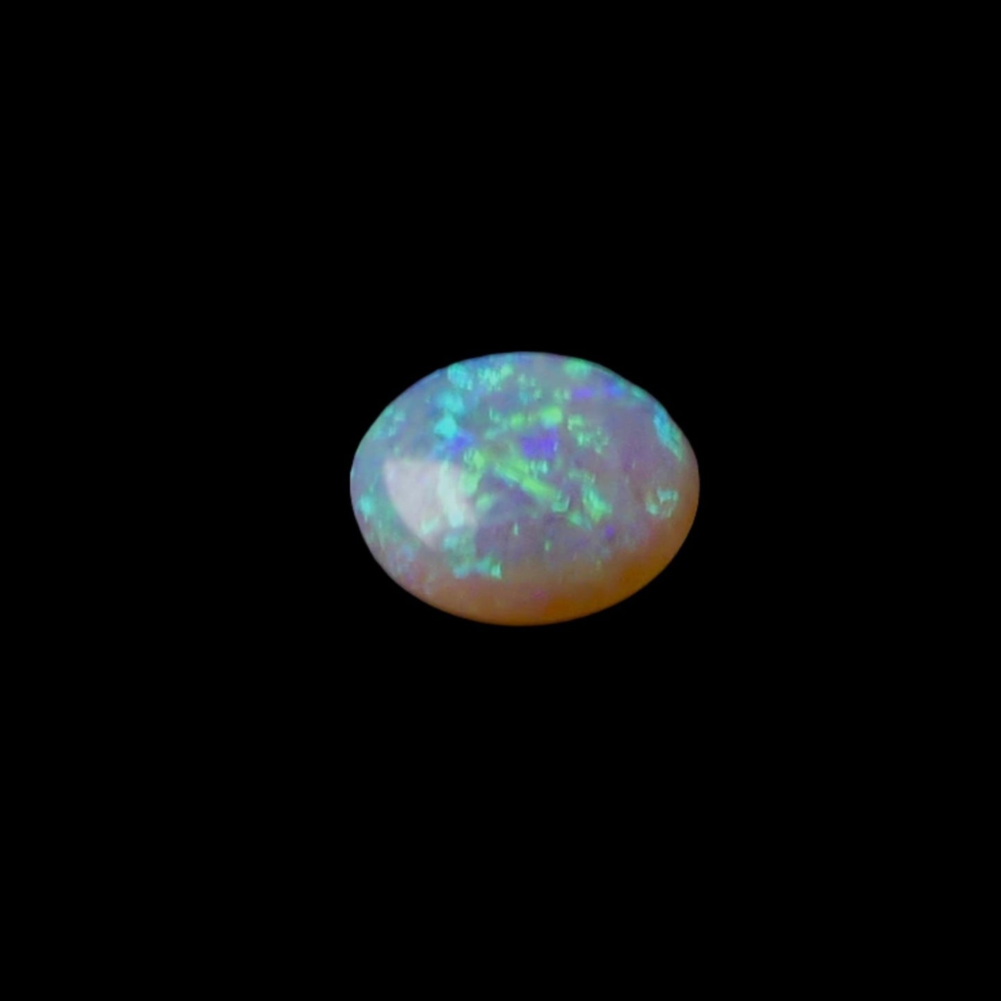 Discover the beauty of this 0.95ct Australian Crystal Opal, ethically mined from Lightning Ridge. Admire the mesmerizing blue and green tones of this truly unique gemstone.
Origin- Ethically Mined in Lightning Ridge Australia
Pattern- Displaying the highly desirable chaff pattern displaying blue green hues
Opal Weight- 0.95ct Lightning Ridge Crystal Opal
Size- 7 x 6 x 3.2m
Cut- Freeform Medium Dome Cabochon