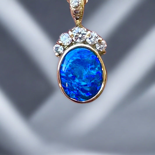 Expertly crafted in 18K gold, this Lightning Ridge Black Opal Pendant boasts stunning diamond accents and a unique, breathtaking dark body tone with mesmerizing multi-color tones.

Origin- Lightning Ridge Australia

Opal Weight- 3.2ct Australian Black Opal

Setting- 18k Gold Bezel, Claw Setting&nbsp;

Diamond Weight- Total 0.5ct

Diamond Colour- H&nbsp;

Diamond Clarity- VSI- SI

Chain- 18K Gold Cable, 45cm in length