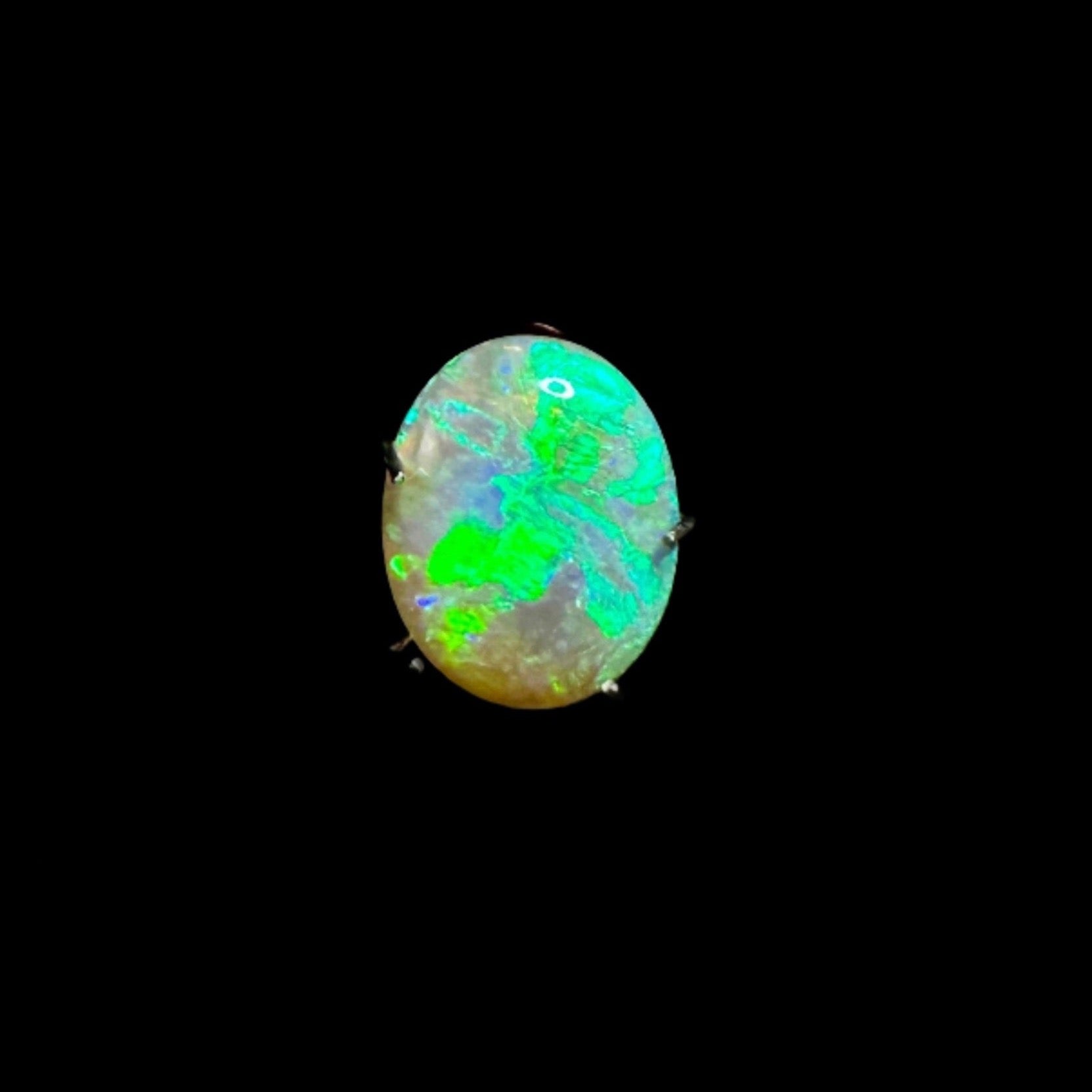 Indulge in this crystal opal from Lightning Ridge, showcasing vivid greens and unparalleled brilliance. Perfect for any setting.

Origin- Ethically mined in Lightning Ridge Australia

Weight- 1.9ct

Size 11 x 9mm