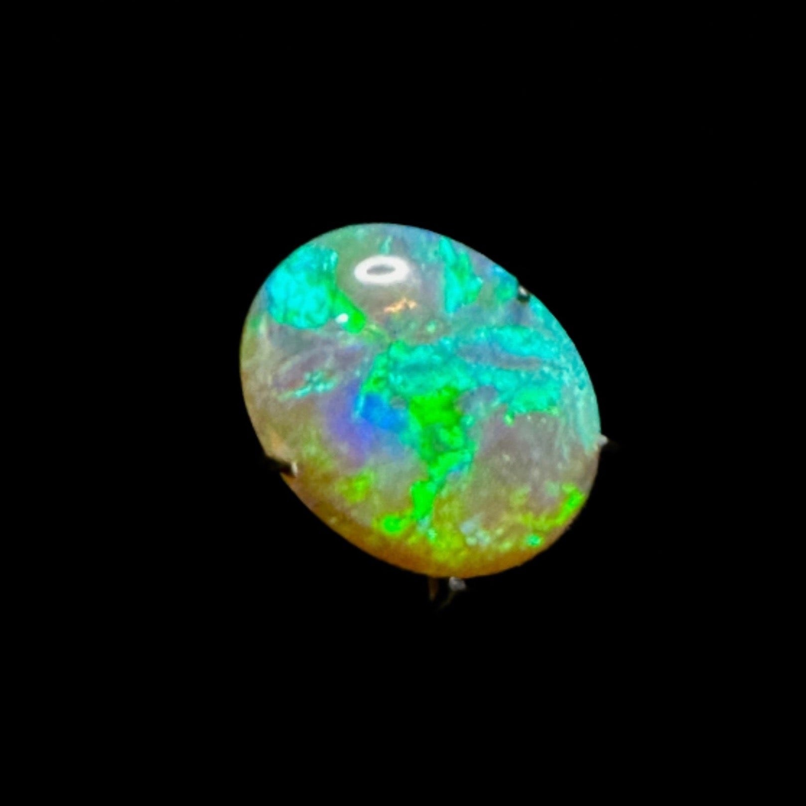 Indulge in this crystal opal from Lightning Ridge, showcasing vivid greens and unparalleled brilliance. Perfect for any setting.

Origin- Ethically mined in Lightning Ridge Australia

Weight- 1.9ct

Size 11 x 9mm