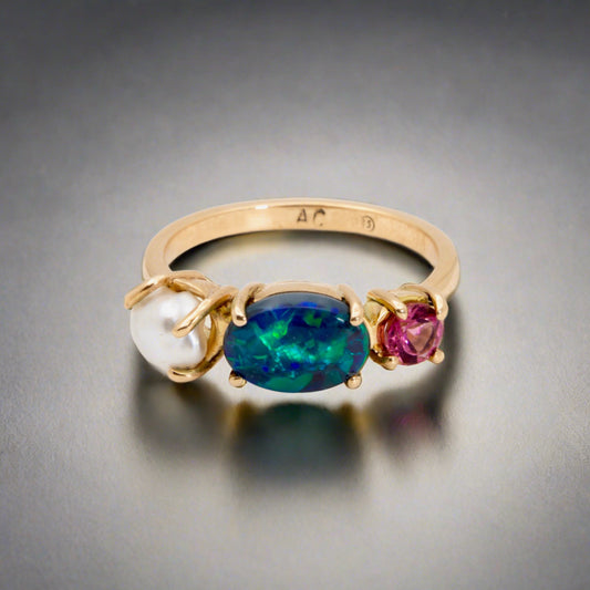 Introducing our stunning Seascapes Collection! This 14k gold ring perfectly captures the beauty and harmony of nature's wonders. Handcrafted to perfection, it is the epitome of elegance.

Origin- Lightning Ridge Australia

Opal Weight- 1ct Australian Black Opal.

Setting- 14k Gold Claw Setting

Accent Stone- Pink Tourmaline

Pearl- Keshi Pearl

Size - 7us -

Handcrafted and designed by Australian Artisans