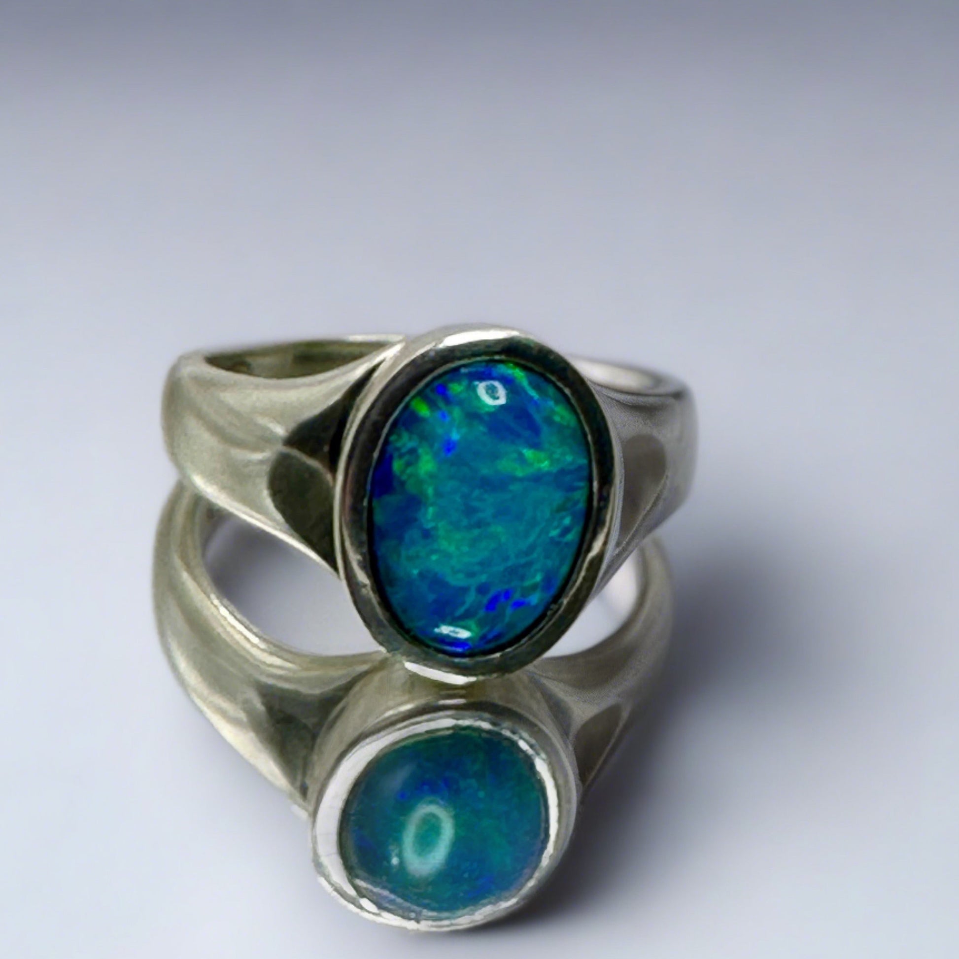 Proudly present our stunning Lightning Ridge Doublet Signet Ring, a unique fusion of classic elegance and mesmerizing opal charm.

Origin- Lightning Ridge Australia

Opal- Lightning Ridge Doublet Opal

Setting- Sterling Silver Bezel Set

Size- Ring Size 12.5us

Handcrafted with passion by Australian Artisans