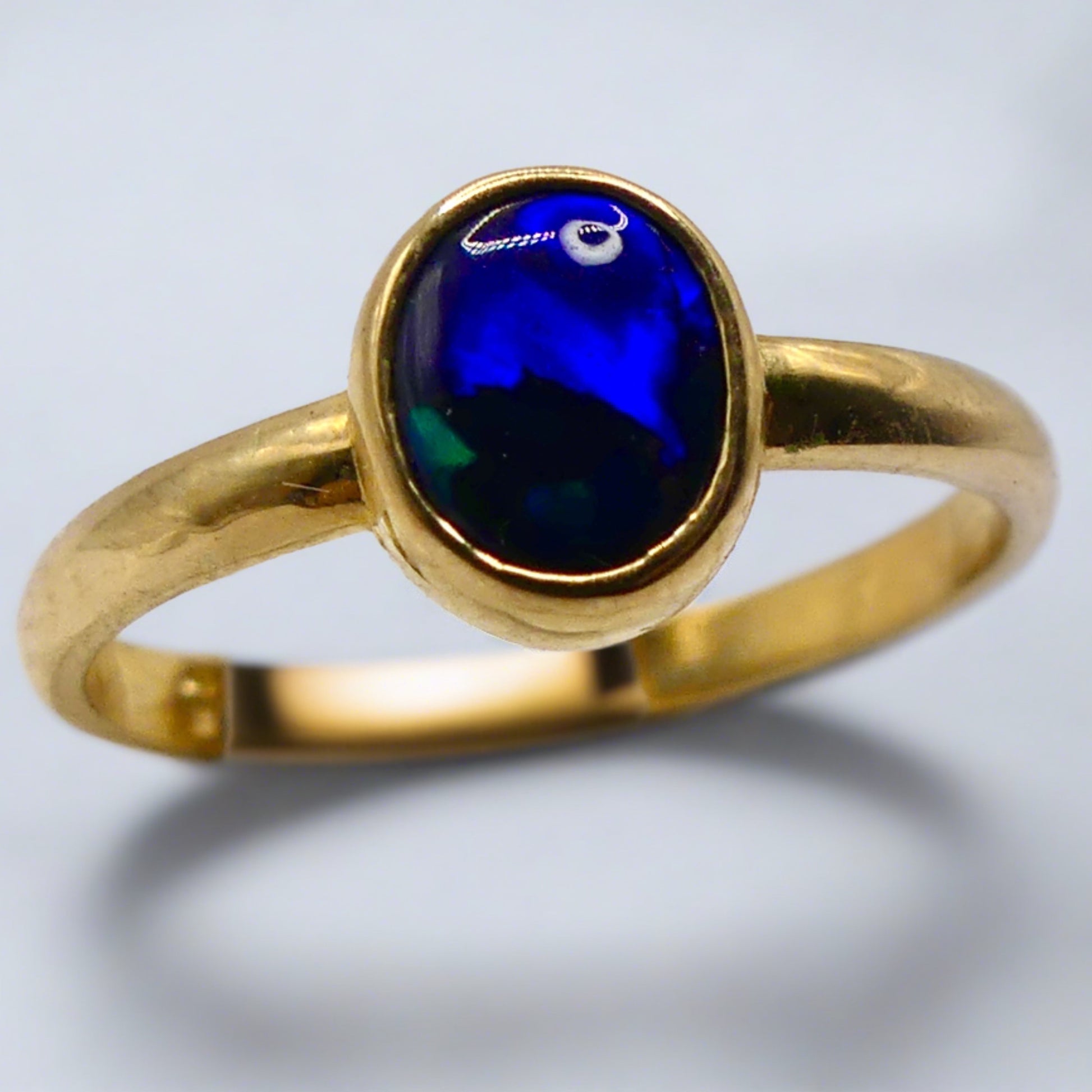 Discover our stunning Lightning Ridge Black Opal Gold Ring, crafted by expert Australian artisans. This rare gemstone is known for its breathtaking colors and exclusivity.

Origin- Lightning Ridge Australia

Opal Weight- 0.5ct Lightning Ridge Black Opal

Setting- 9K Gold Bezel Set

Size- Ring Size 6 1/4us

Handcrafted and Designed by passionate Australian Artisans


