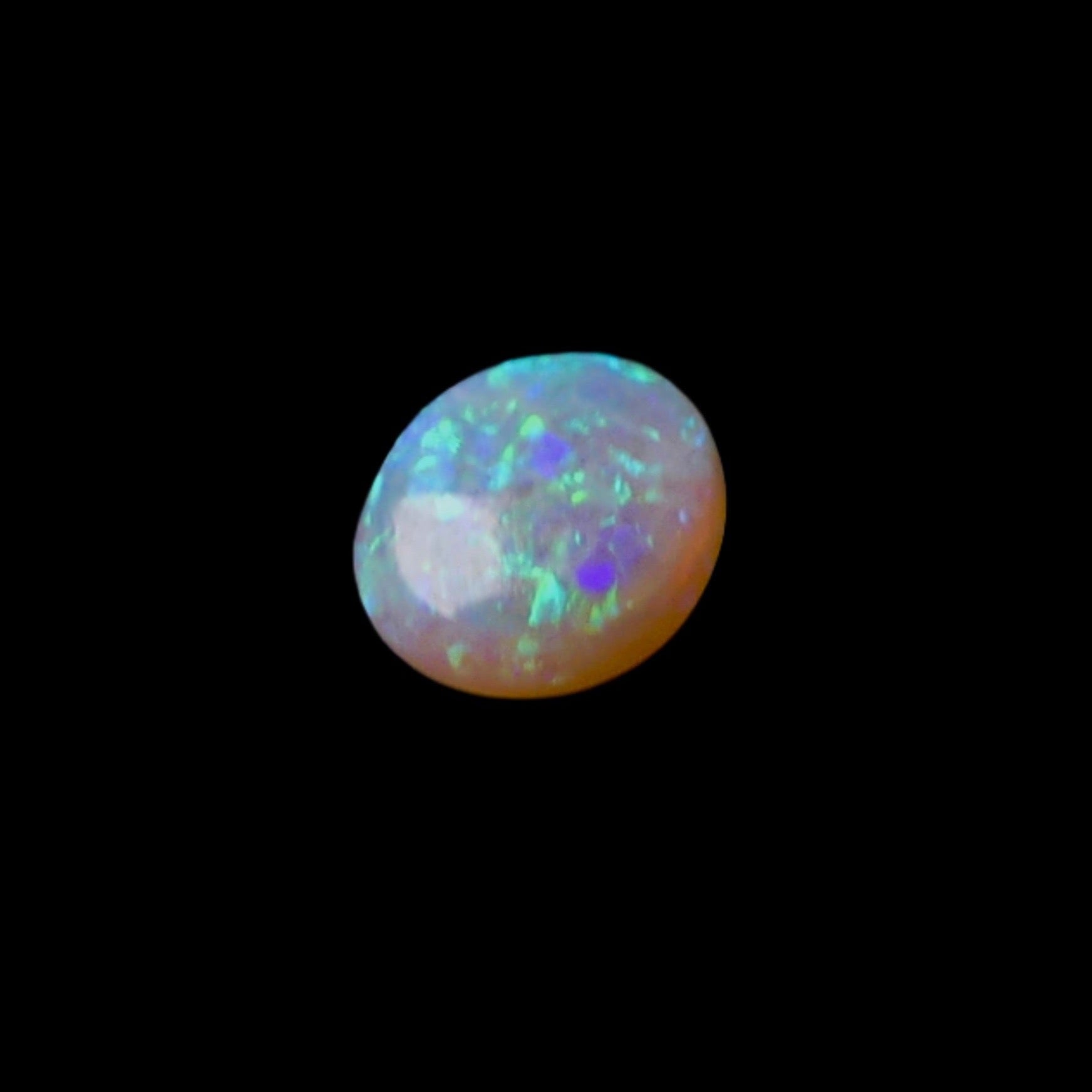 Discover the beauty of this 0.95ct Australian Crystal Opal, ethically mined from Lightning Ridge. Admire the mesmerizing blue and green tones of this truly unique gemstone.

Origin- Ethically Mined in Lightning Ridge Australia

Pattern- Displaying the highly desirable chaff pattern displaying blue green hues

Opal Weight- 0.95ct Lightning Ridge Crystal Opal

Size- 7 x 6 x 3.2m

Cut- Freeform Medium Dome Cabochon