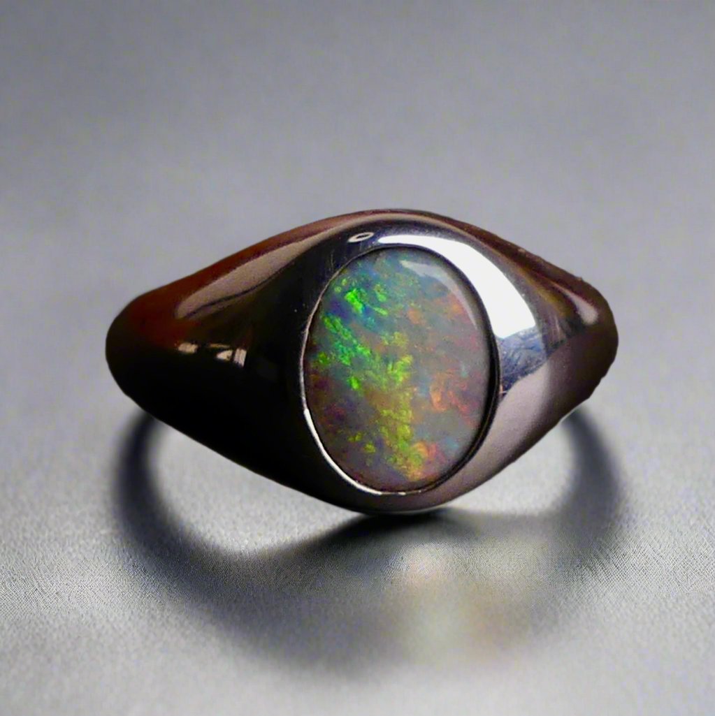Expertly crafted with solid sterling silver and showcasing a beautiful and vibrant boulder opal, this ring is a stunning addition to any jewelry collection. The unique combination of metal and gemstone offers a timeless and elegant look, perfect for any occasion. Elevate your style with this exquisite piece

Opal Weight- 2ct

Setting- Sterling Silver Bezel Set

Size- 7us

Crafted By Australian Artisans