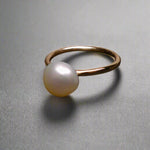 Handcrafted with a lustrous Keshi pearl, this 9k gold ring exudes elegance and sophistication. The unique shape of the pearl adds a touch of individuality, making it a stunning addition to any ensemble. Elevate your look with this luxurious and timeless piece.

Pearl- Keshi Saltwater Pearl

Setting- 9k Gold Handcrafted

Size- 5 1/4us

Handcrafted By Australian Artisans