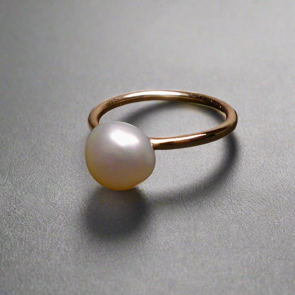 Handcrafted with a lustrous Keshi pearl, this 9k gold ring exudes elegance and sophistication. The unique shape of the pearl adds a touch of individuality, making it a stunning addition to any ensemble. Elevate your look with this luxurious and timeless piece.

Pearl- Keshi Saltwater Pearl

Setting- 9k Gold Handcrafted

Size- 5 1/4us

Handcrafted By Australian Artisans