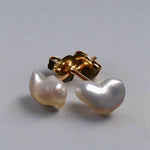 Elevate any outfit with our Elegant Keshi Pear 9k Gold Earrings. Crafted with expert precision and featuring stunningly unique Keshi pearls, these earrings are the perfect blend of timeless elegance and modern luxury. Add a touch of sophistication to your look.

Pearl- Keshi Saltwater Pearl

Setting- Handcrafted 9k Gold Stud Earrings

Handcrafted By Australian Artisans