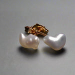 Elevate any outfit with our Elegant Keshi Pear 9k Gold Earrings. Crafted with expert precision and featuring stunningly unique Keshi pearls, these earrings are the perfect blend of timeless elegance and modern luxury. Add a touch of sophistication to your look.

Pearl- Keshi Saltwater Pearl

Setting- Handcrafted 9k Gold Stud Earrings

Handcrafted By Australian Artisans