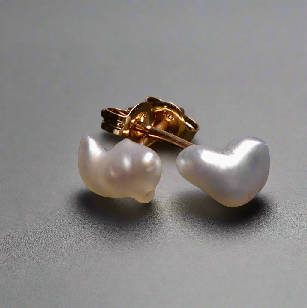 Elevate any outfit with our Elegant Keshi Pear 9k Gold Earrings. Crafted with expert precision and featuring stunningly unique Keshi pearls, these earrings are the perfect blend of timeless elegance and modern luxury. Add a touch of sophistication to your look.

Pearl- Keshi Saltwater Pearl

Setting- Handcrafted 9k Gold Stud Earrings

Handcrafted By Australian Artisans