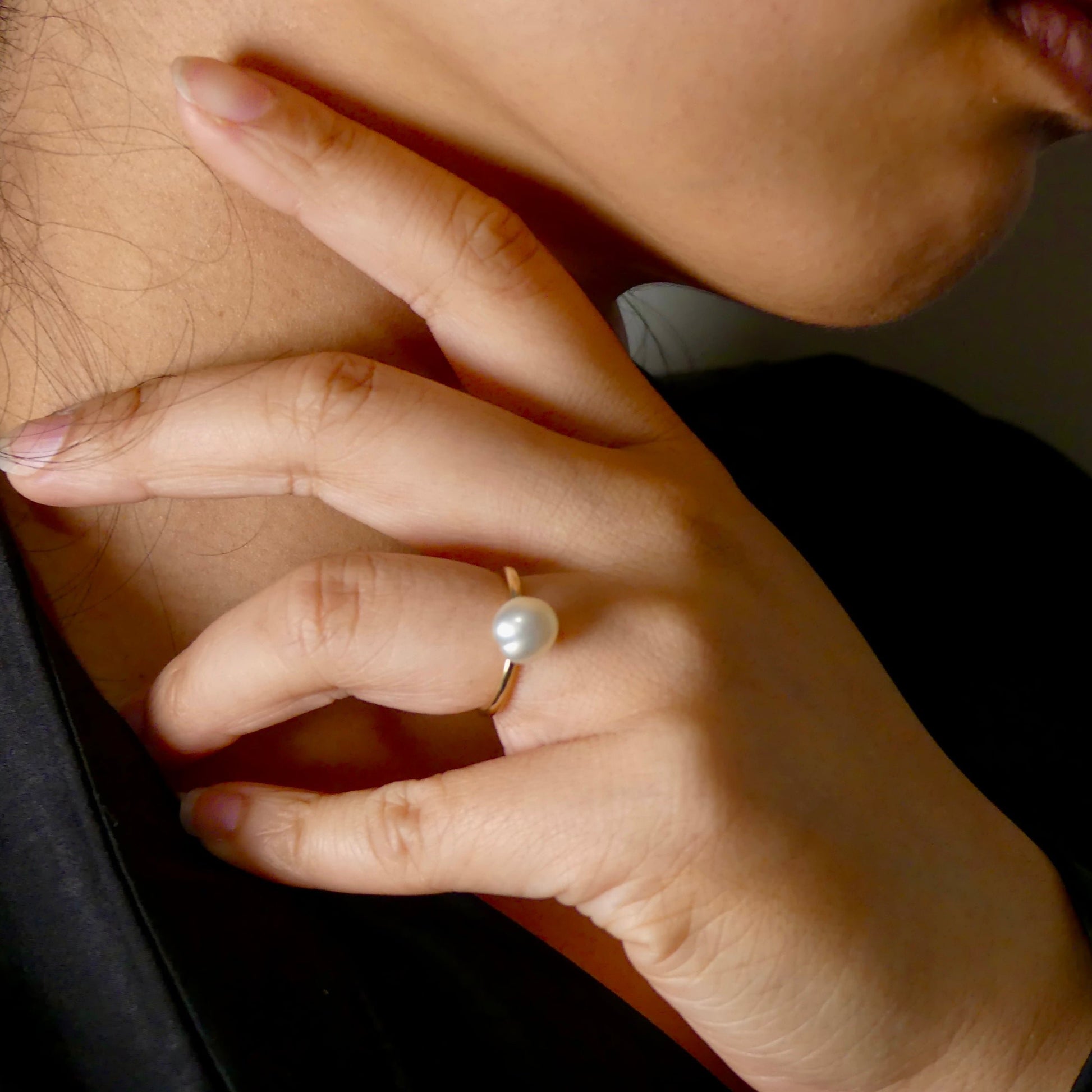 Handcrafted with a lustrous Keshi pearl, this 9k gold ring exudes elegance and sophistication. The unique shape of the pearl adds a touch of individuality, making it a stunning addition to any ensemble. Elevate your look with this luxurious and timeless piece.

Pearl- Keshi Saltwater Pearl

Setting- 9k Gold Handcrafted

Size- 5 1/4us

Handcrafted By Australian Artisans