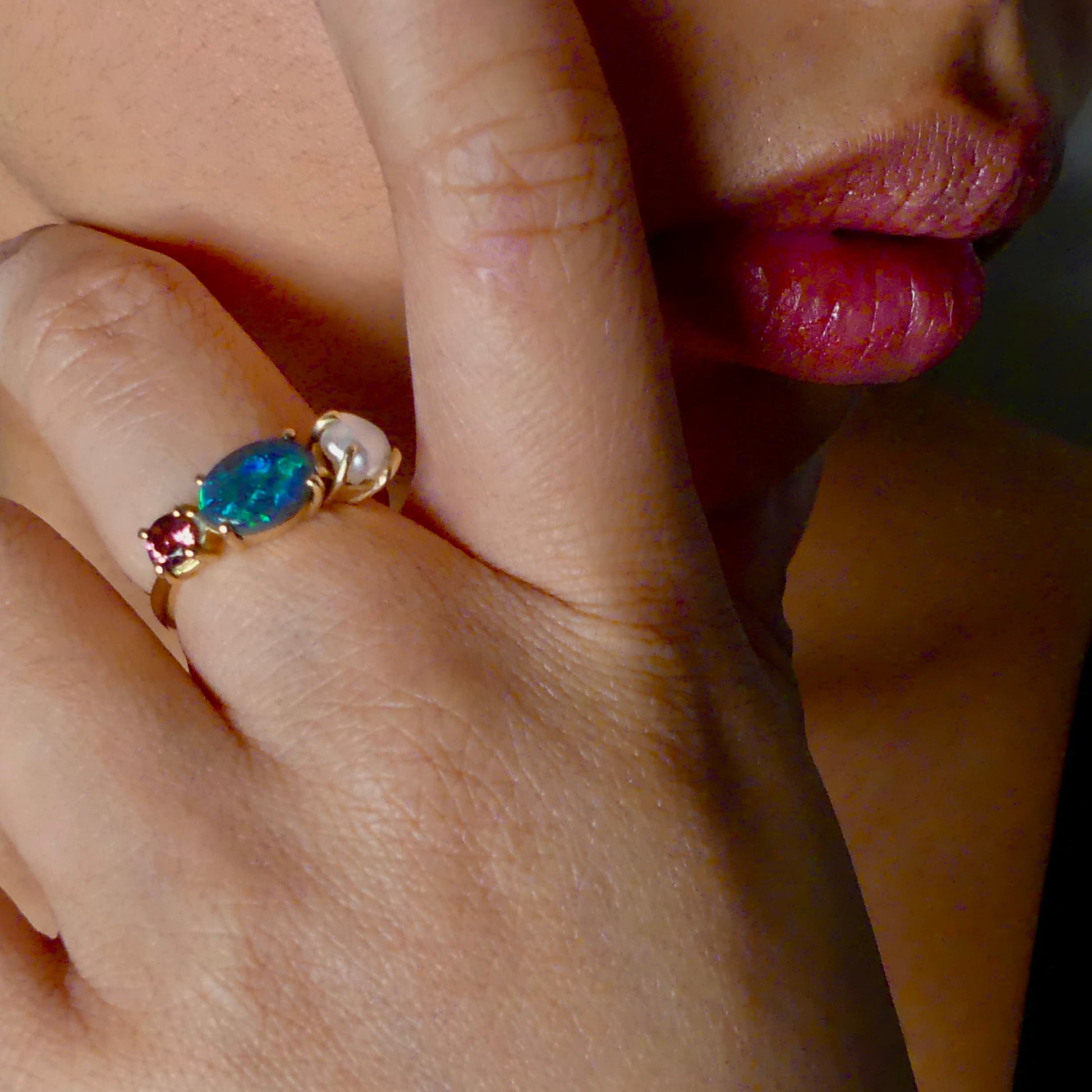 Introducing our stunning Seascapes Collection! This 14k gold ring perfectly captures the beauty and harmony of nature's wonders. Handcrafted to perfection, it is the epitome of elegance.

Origin- Lightning Ridge Australia

Opal Weight- 1ct Australian Black Opal.

Setting- 14k Gold Claw Setting

Accent Stone- Pink Tourmaline

Pearl- Keshi Pearl

Size - 7us -

Handcrafted and designed by Australian Artisans