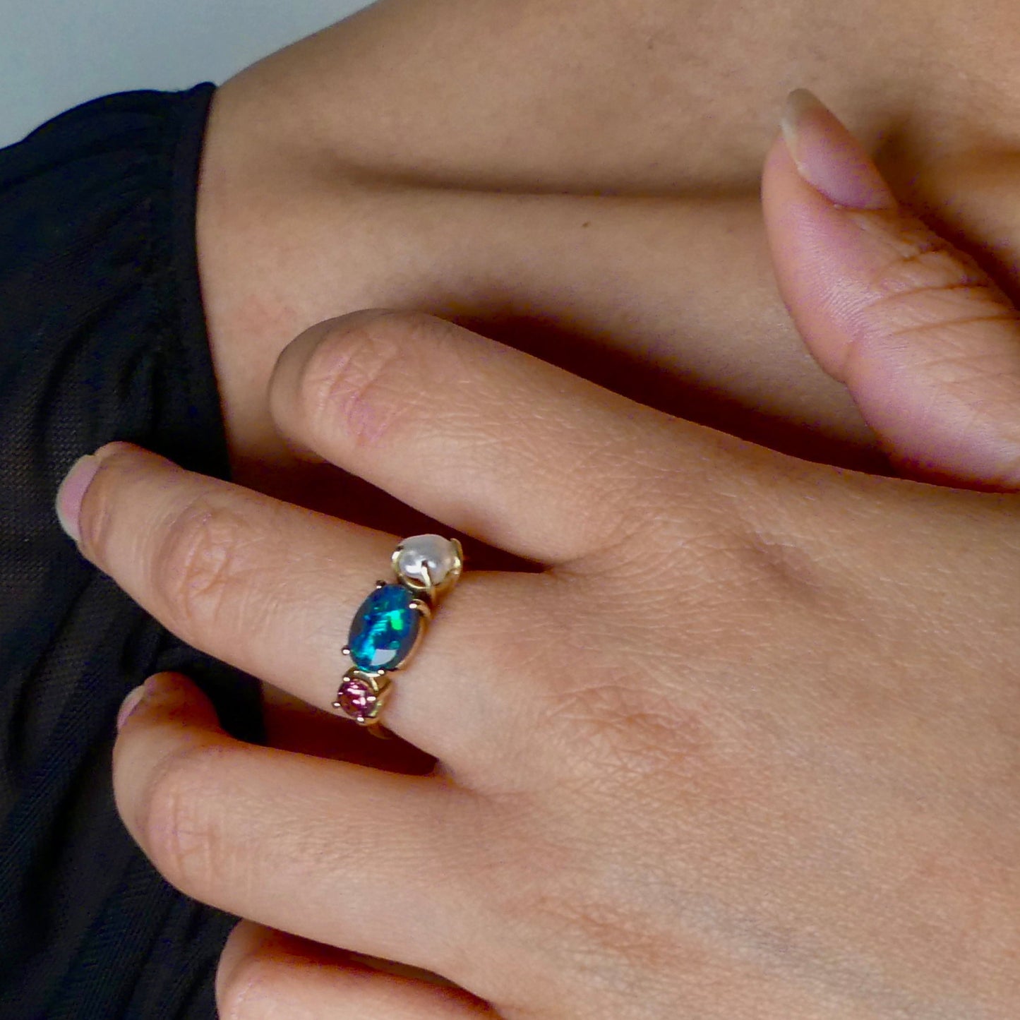 Introducing our stunning Seascapes Collection! This 14k gold ring perfectly captures the beauty and harmony of nature's wonders. Handcrafted to perfection, it is the epitome of elegance.

Origin- Lightning Ridge Australia

Opal Weight- 1ct Australian Black Opal.

Setting- 14k Gold Claw Setting

Accent Stone- Pink Tourmaline

Pearl- Keshi Pearl

Size - 7us -

Handcrafted and designed by Australian Artisans