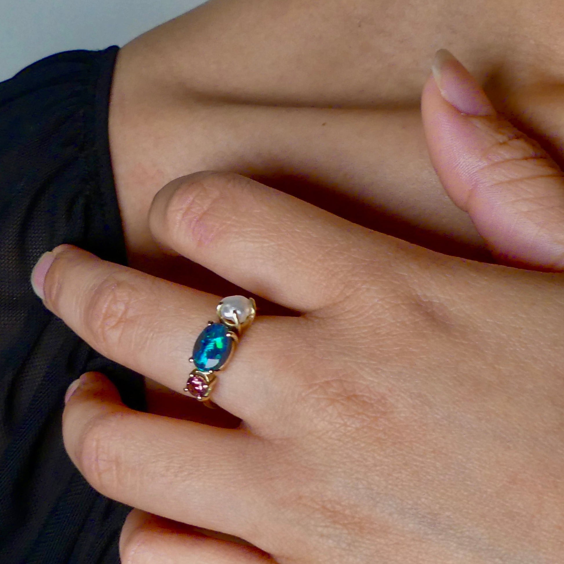 Introducing our stunning Seascapes Collection! This 14k gold ring perfectly captures the beauty and harmony of nature's wonders. Handcrafted to perfection, it is the epitome of elegance.

Origin- Lightning Ridge Australia

Opal Weight- 1ct Australian Black Opal.

Setting- 14k Gold Claw Setting

Accent Stone- Pink Tourmaline

Pearl- Keshi Pearl

Size - 7us -

Handcrafted and designed by Australian Artisans