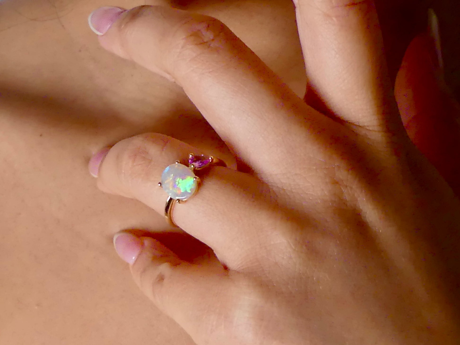 Discover our stunning 14k Gold Australian Crystal Opal Ring, sourced from Lightning Ridge, Australia. Experience its enchanting play-of-color.

Origin- Lightning Ridge Australia.

Opal Weight- 1ct Australian Crystal Opal

Setting- 14k Gold Claw Setting

Accent Stone- Pink Sapphire

Ring Size- 6 1/2us 

Handcrafted and designed by Australian Artisans