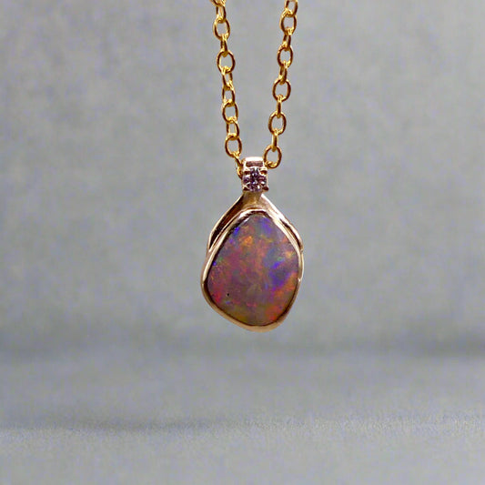 Expertly crafted with elegance, our 9k Gold Lightning Ridge Opal Pendant boasts a rare and stunning Lightning Ridge Opal, showcasing vibrant pastel colors.

Origin- Lightning Ridge Australia

Opal Weight- 1.1ct lightning Ridge Opal

Setting- 9K Gold

Accent Stone- Natural Diamond

Chain- 9k Gold cable chain, 45cm in length
