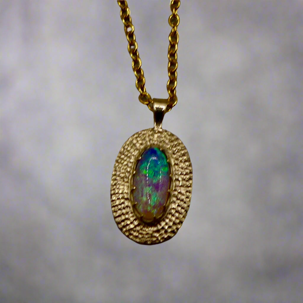 Experience the mesmerizing beauty of this 9k Gold Lightning Ridge Opal Pendant. Crafted with stunning crystal opal from the renowned Lightning Ridge mines, this pendant showcases a stunning array of blue and green hues.

Origin- Lightning Ridge Australia

Opal weight- 0.95ct Lightning Ridge Crystal Opal

Setting- 9K Gold

Chain- 9K gold cable chain, 45cm in length