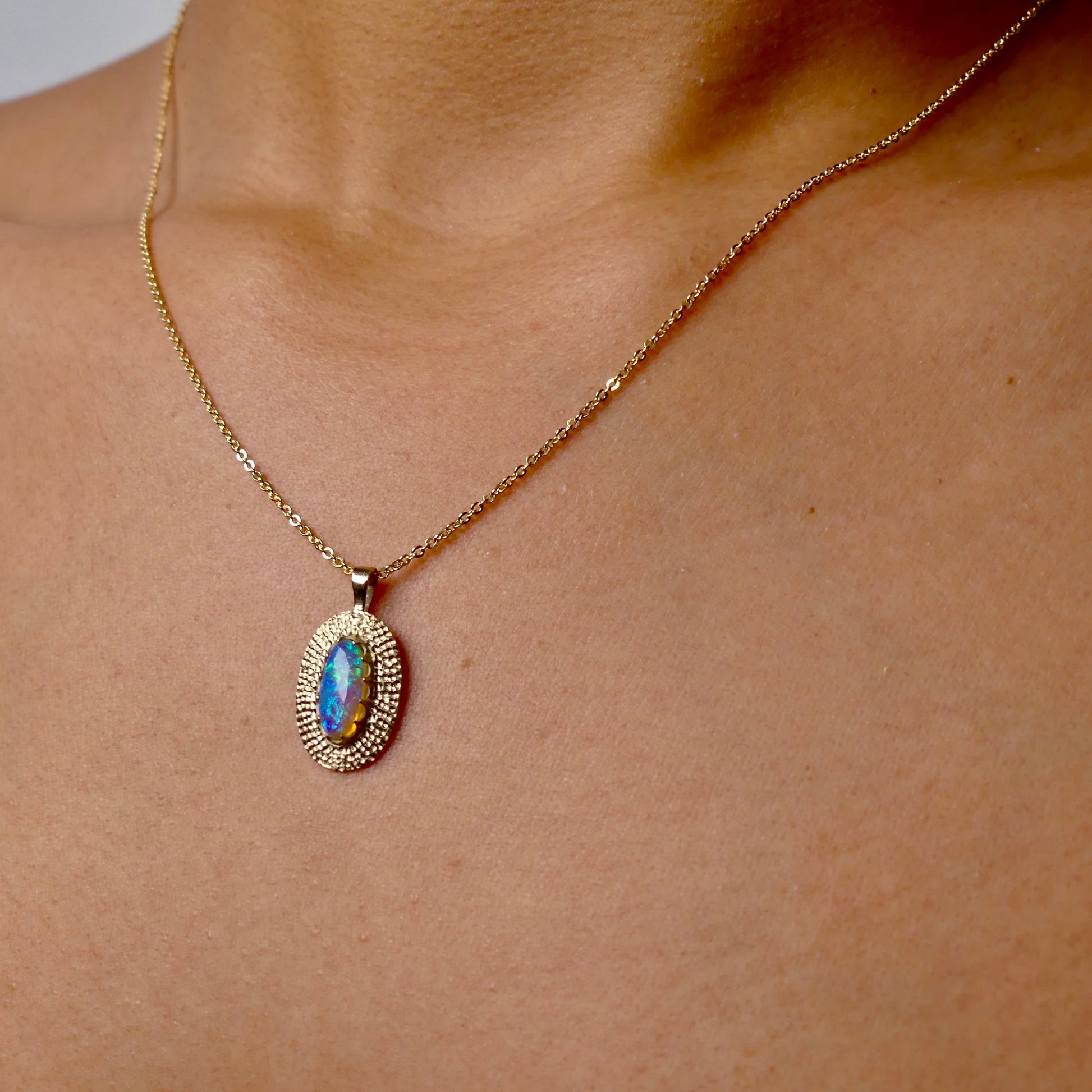 Experience the mesmerizing beauty of this 9k Gold Lightning Ridge Opal Pendant. Crafted with stunning crystal opal from the renowned Lightning Ridge mines, this pendant showcases a stunning array of blue and green hues.

Origin- Lightning Ridge Australia

Opal weight- 0.95ct Lightning Ridge Crystal Opal

Setting- 9K Gold

Chain- 9K gold cable chain, 45cm in length