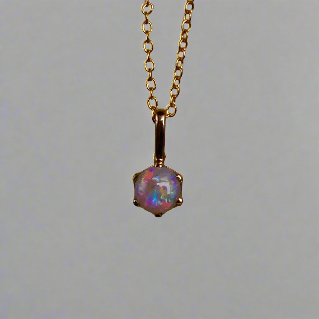 Stunning 18k Gold Lightning Ridge Australian Opal Pendant