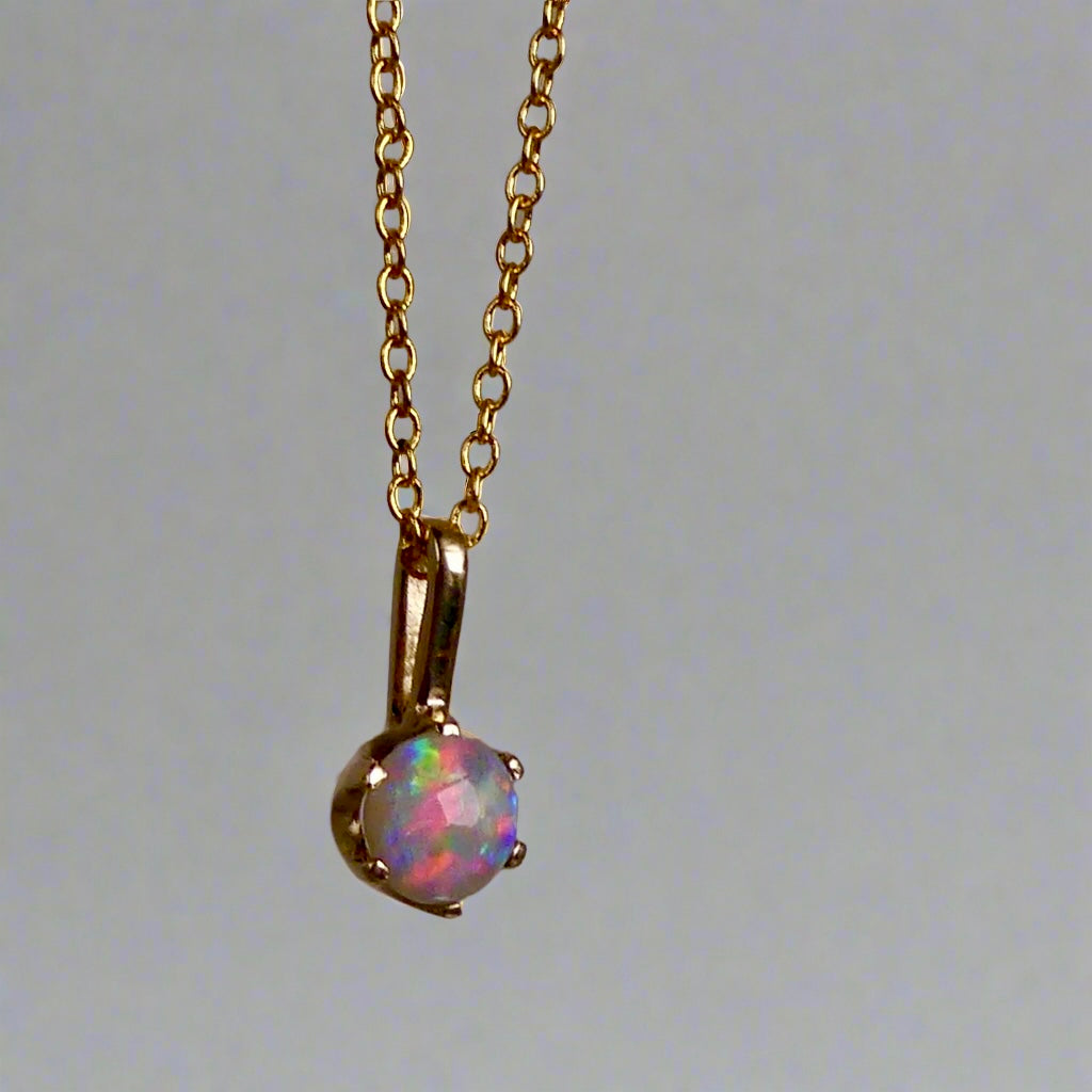 Stunning 18k Gold Lightning Ridge Australian Opal Pendant