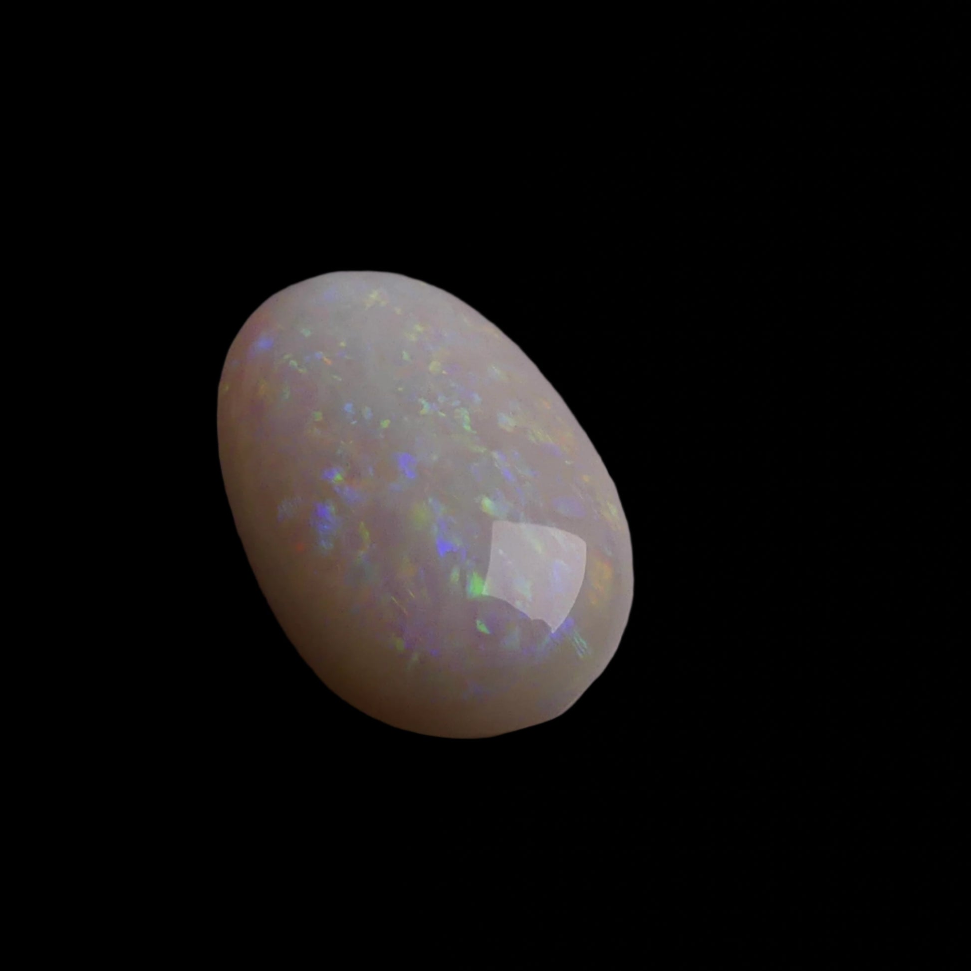 This 4.4-carat Coober Pedy opal displays a vibrant spectrum of colors, hallmark traits of this prestigious Australian opal. Expertly cut to highlight its natural brilliance, it offers a rare combination of size and quality.