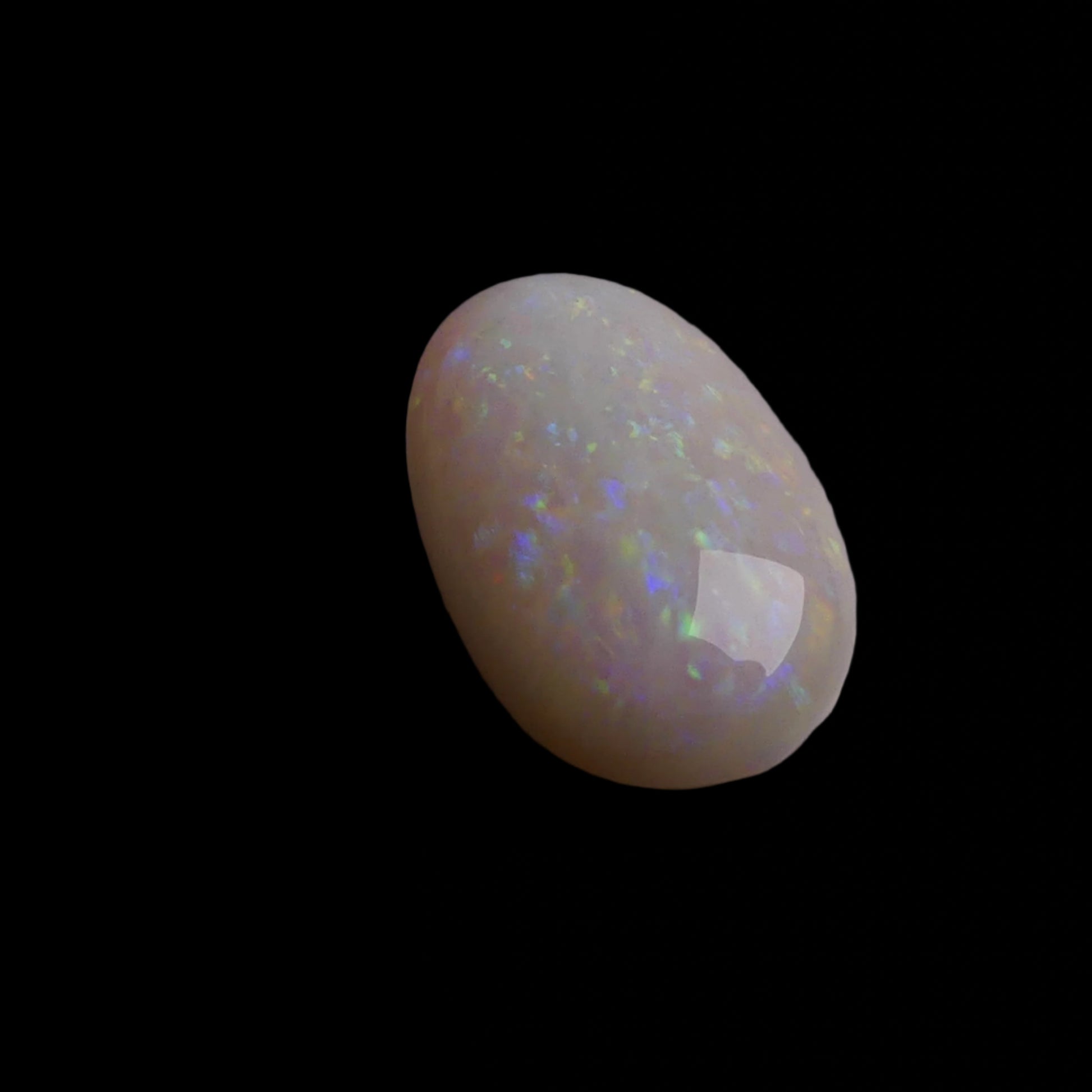 This 4.4-carat Coober Pedy opal displays a vibrant spectrum of colors, hallmark traits of this prestigious Australian opal. Expertly cut to highlight its natural brilliance, it offers a rare combination of size and quality.