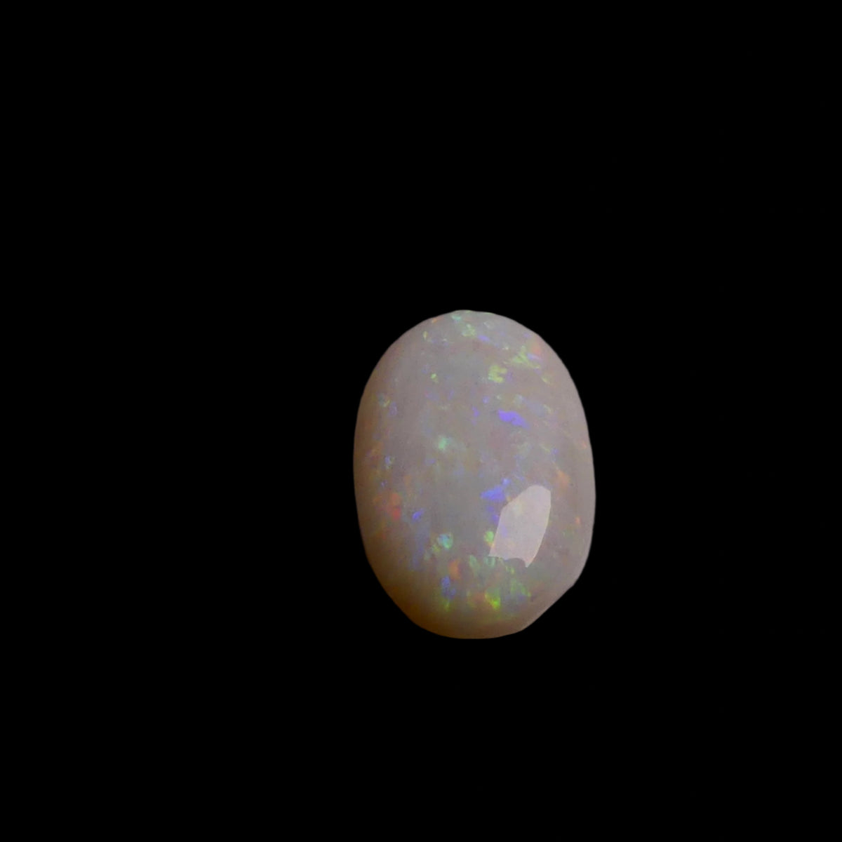 Experience the captivating beauty of this 2.9-carat Coober Pedy opal, renowned for its vivid colors and exceptional clarity. Add a touch of Australian brilliance to your collection with this stunning gemstone.