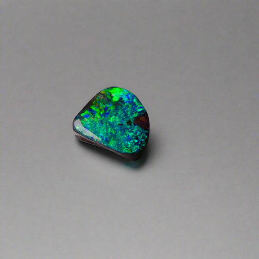 Discover the captivating beauty of this 1.8ct Ocean Blue Australian Boulder Opal. Its vibrant blue hues and natural patterns make it a unique opal, Sourced from Australia’s renowned Opalton opal fields, this opal promises both rarity and lasting brilliance.