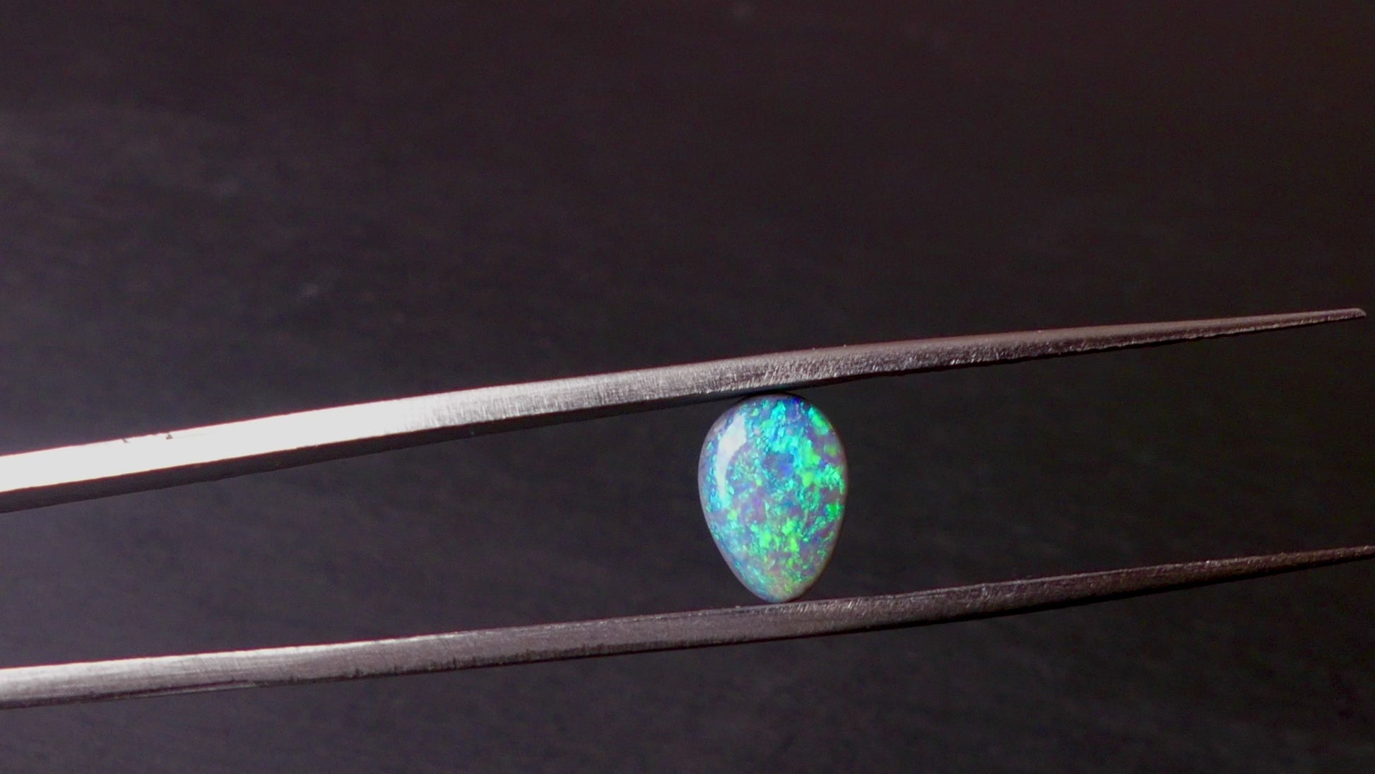 Experience the stunning 1.1ct Lightning Ridge Australian Opal's captivating play of color. This high-quality gemstone is ideal for a one-of-a-kind, attention-grabbing ring. Impress and stand out with this exceptional opal.

Origin- Lightning Ridge Australia

Opal Weight- 1.1ct Lightning Ridge Australian Opal

Size- 8 x 6 x 4mm

Body Tone- N6

Cut- Freeform Cabochon

Treatments- None- 100% solid Australian Opal

Perfect Ring stone for your next jewellery setting.