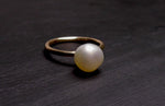 Handcrafted with a lustrous Keshi pearl, this 9k gold ring exudes elegance and sophistication. The unique shape of the pearl adds a touch of individuality, making it a stunning addition to any ensemble. Elevate your look with this luxurious and timeless piece.

Pearl- Keshi Saltwater Pearl

Setting- 9k Gold Handcrafted

Size- 5 1/4us

Handcrafted By Australian Artisans