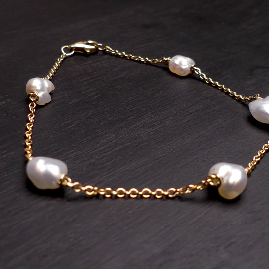 Expertly crafted with 9k gold and 5 Keshi pearls, our Elegant Keshi Pearl Bracelet exudes timeless sophistication. Each pearl's unique shape adds to the overall elegance of the piece, making it a perfect accessory for any occasion. Elevate your style with this exquisite bracelet.

Pearl- Keshi Saltwater Pearls

Setting- Handcrafted 9k Gold

Handcrafted By Australian Artisans