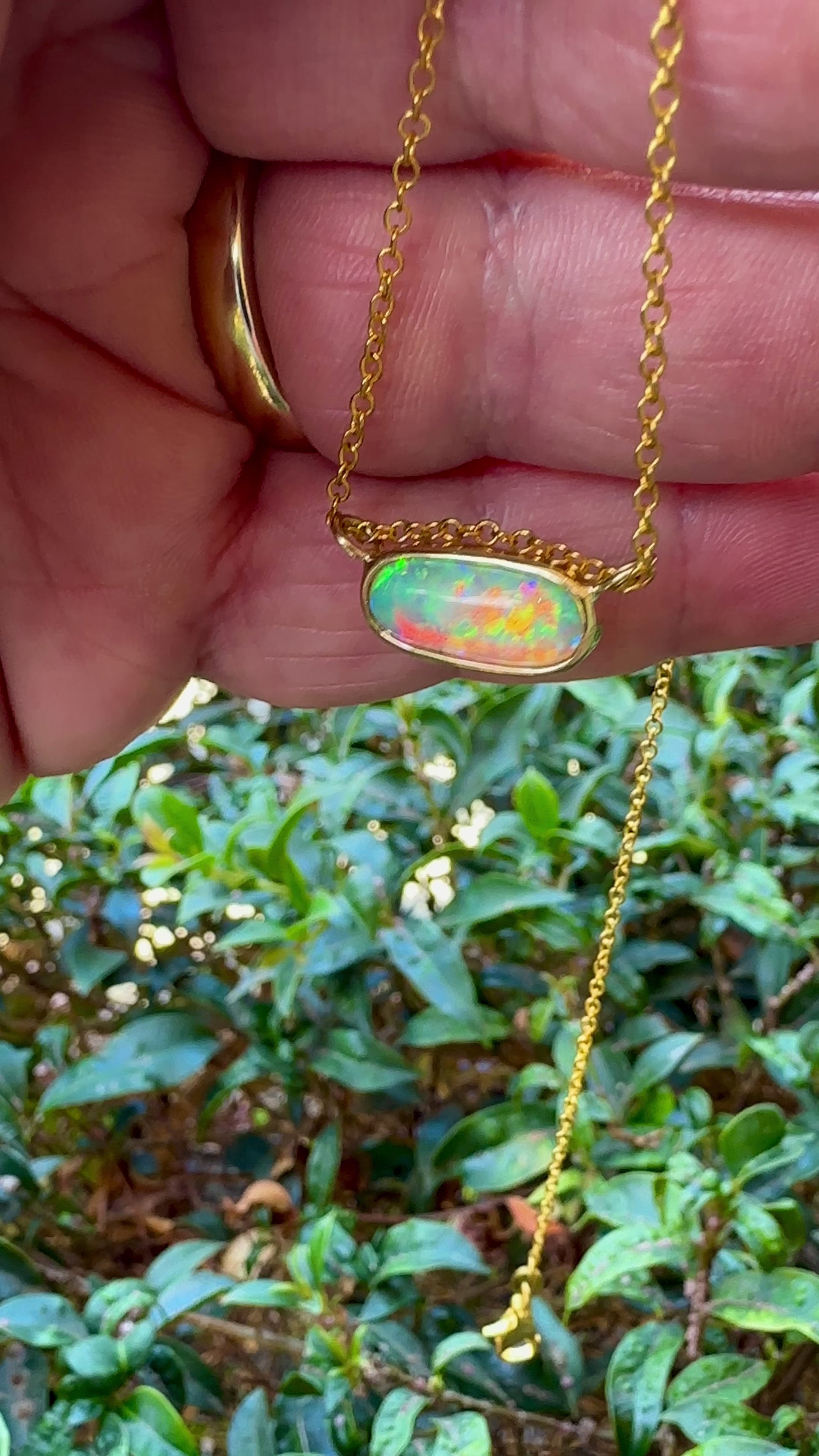 Experience the brilliance of our 18k Gold Australian Crystal Opal Pendant. Ethically mined from Coober Pedy, Australia, this opal is a stunning representation of the outback's natural beauty

Origin- Coober Pedy Australia

Opal Weight- 3ct Australian Crystal Opal

Setting- 18k Gold Bezel Set

Chain- 18k Gold Cable, 45cm in Length

Handcrafted and designed by Australian Artisans
