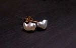Elevate any outfit with our Elegant Keshi Pear 9k Gold Earrings. Crafted with expert precision and featuring stunningly unique Keshi pearls, these earrings are the perfect blend of timeless elegance and modern luxury. Add a touch of sophistication to your look.

Pearl- Keshi Saltwater Pearl

Setting- Handcrafted 9k Gold Stud Earrings

Handcrafted By Australian Artisans