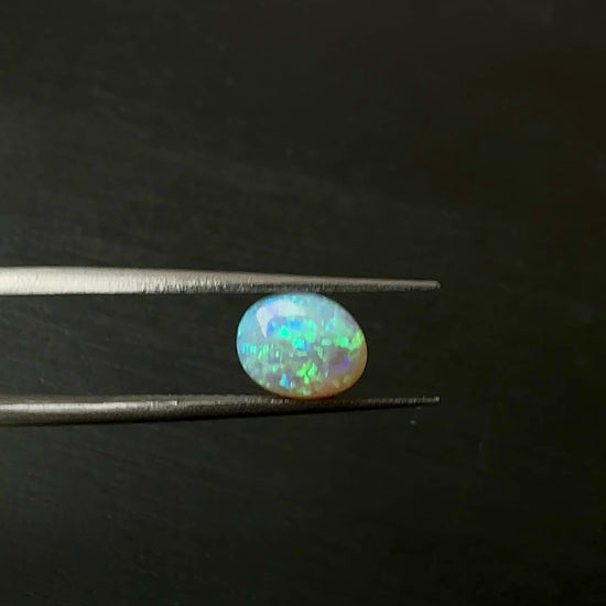 Discover the beauty of this 0.95ct Australian Crystal Opal, ethically mined from Lightning Ridge. Admire the mesmerizing blue and green tones of this truly unique gemstone.

Origin- Ethically Mined in Lightning Ridge Australia

Pattern- Displaying the highly desirable chaff pattern displaying blue green hues

Opal Weight- 0.95ct Lightning Ridge Crystal Opal

Size- 7 x 6 x 3.2m

Cut- Freeform Medium Dome Cabochon