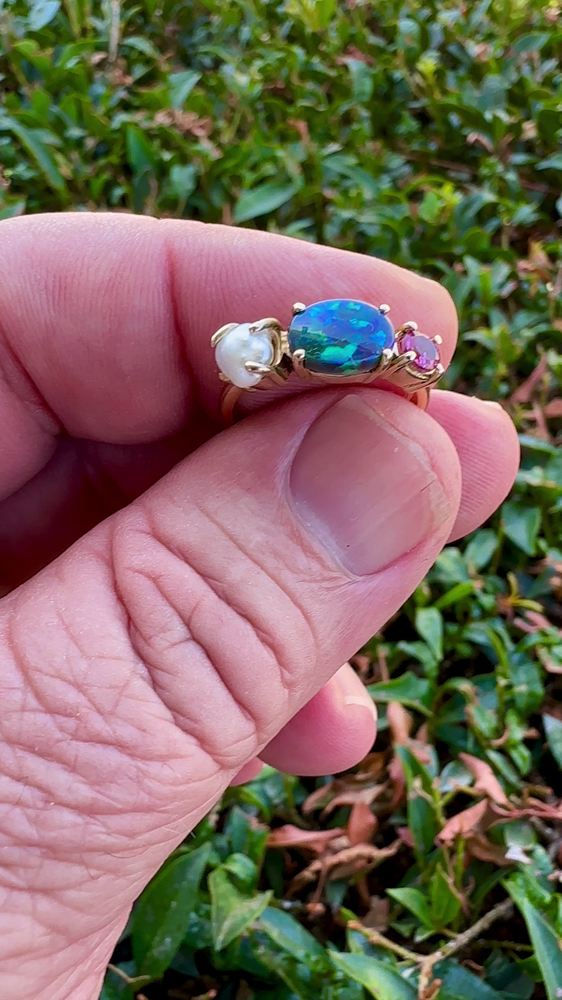 Introducing our stunning Seascapes Collection! This 14k gold ring perfectly captures the beauty and harmony of nature's wonders. Handcrafted to perfection, it is the epitome of elegance.

Origin- Lightning Ridge Australia

Opal Weight- 1ct Australian Black Opal.

Setting- 14k Gold Claw Setting

Accent Stone- Pink Tourmaline

Pearl- Keshi Pearl

Size - 7us -

Handcrafted and designed by Australian Artisans