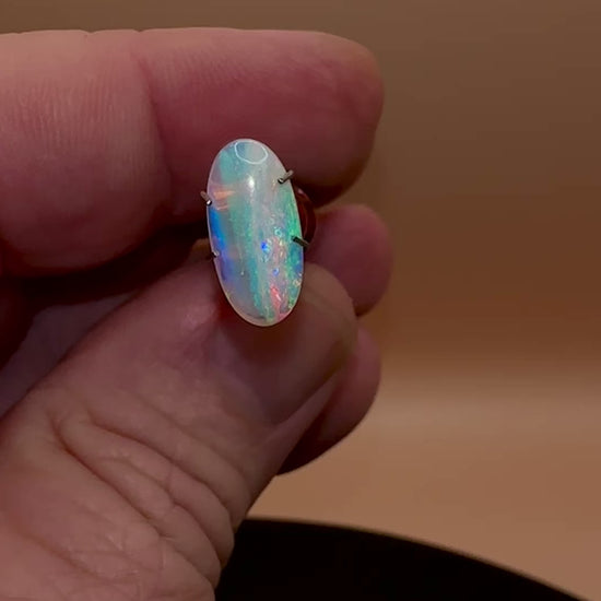 Experience the unique beauty of Coober Pedy Shell Skin Opal with this exquisite gemstone. Add a touch of natural wonder to your jewelry collection.

Origin- Ethically mined in Coober Pedy Australia

Weight- 1.6ct

Size-14 x 7mm
