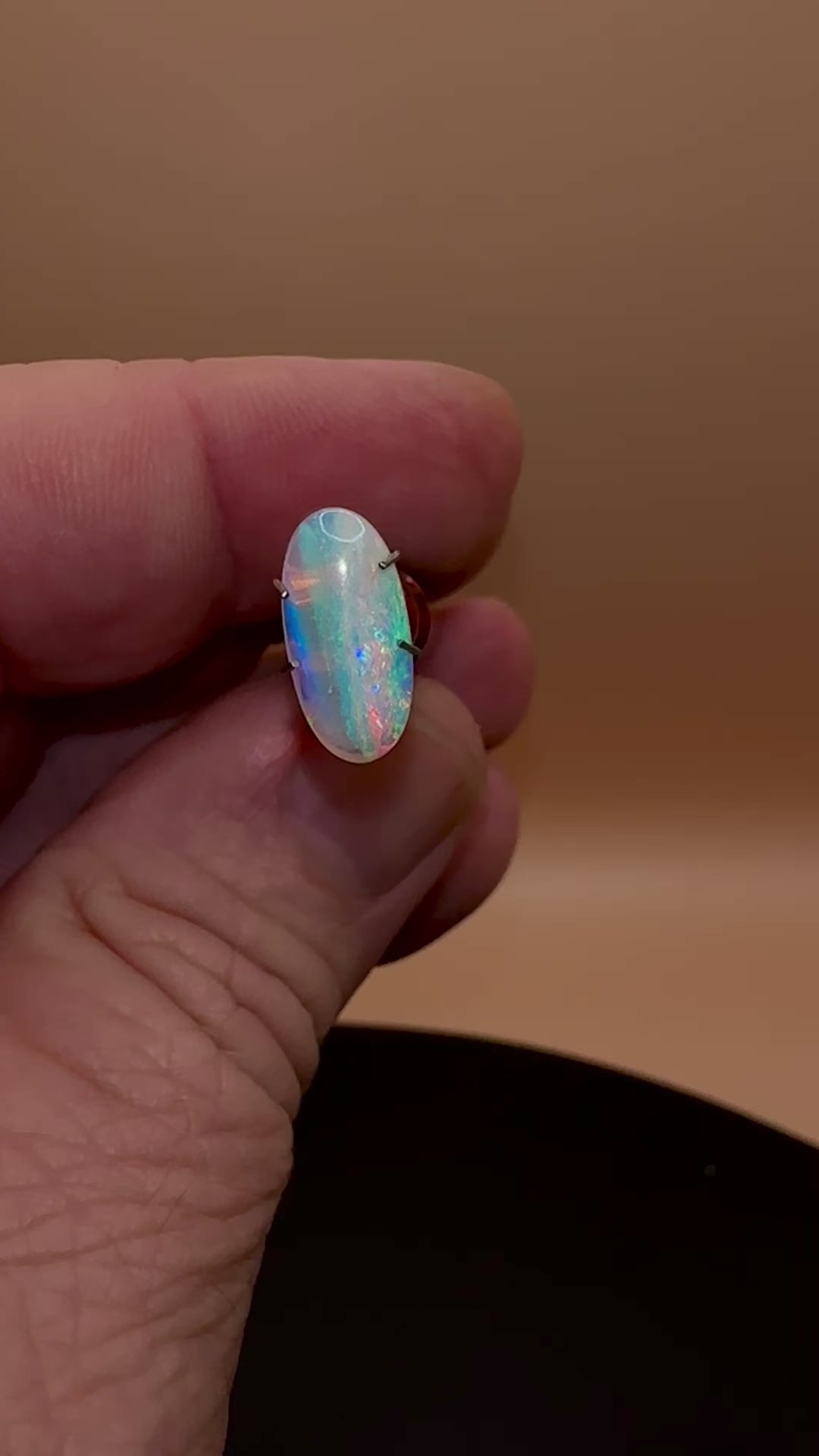 Experience the unique beauty of Coober Pedy Shell Skin Opal with this exquisite gemstone. Add a touch of natural wonder to your jewelry collection.

Origin- Ethically mined in Coober Pedy Australia

Weight- 1.6ct

Size-14 x 7mm