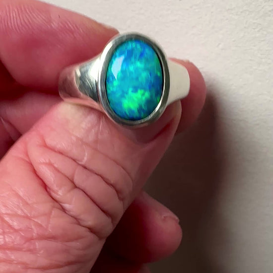 Proudly present our stunning Lightning Ridge Doublet Signet Ring, a unique fusion of classic elegance and mesmerizing opal charm.

Origin- Lightning Ridge Australia

Opal- Lightning Ridge Doublet Opal

Setting- Sterling Silver Bezel Set

Size- Ring Size 12.5us

Handcrafted with passion by Australian Artisans