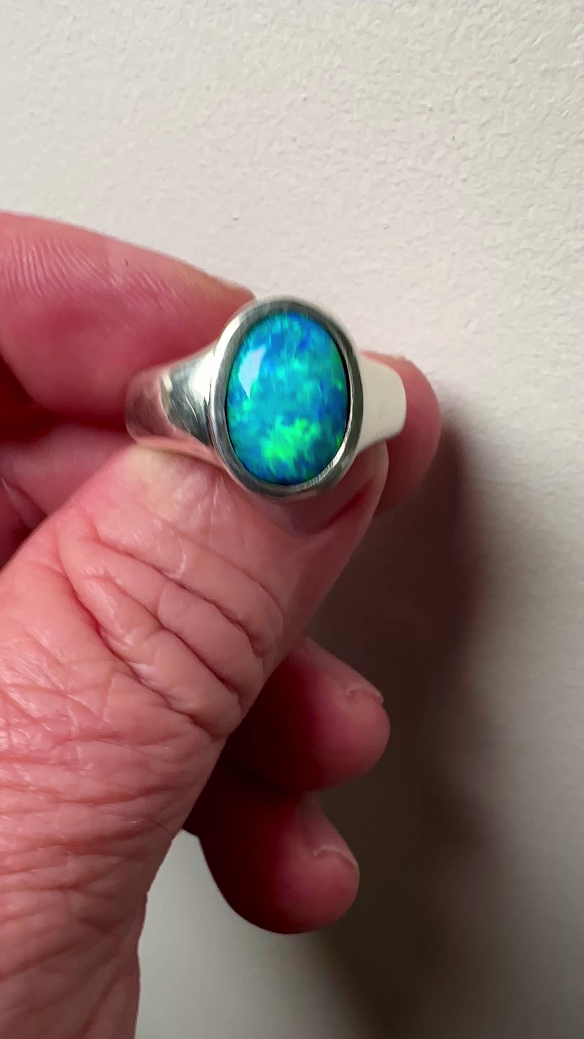 Proudly present our stunning Lightning Ridge Doublet Signet Ring, a unique fusion of classic elegance and mesmerizing opal charm.

Origin- Lightning Ridge Australia

Opal- Lightning Ridge Doublet Opal

Setting- Sterling Silver Bezel Set

Size- Ring Size 12.5us

Handcrafted with passion by Australian Artisans