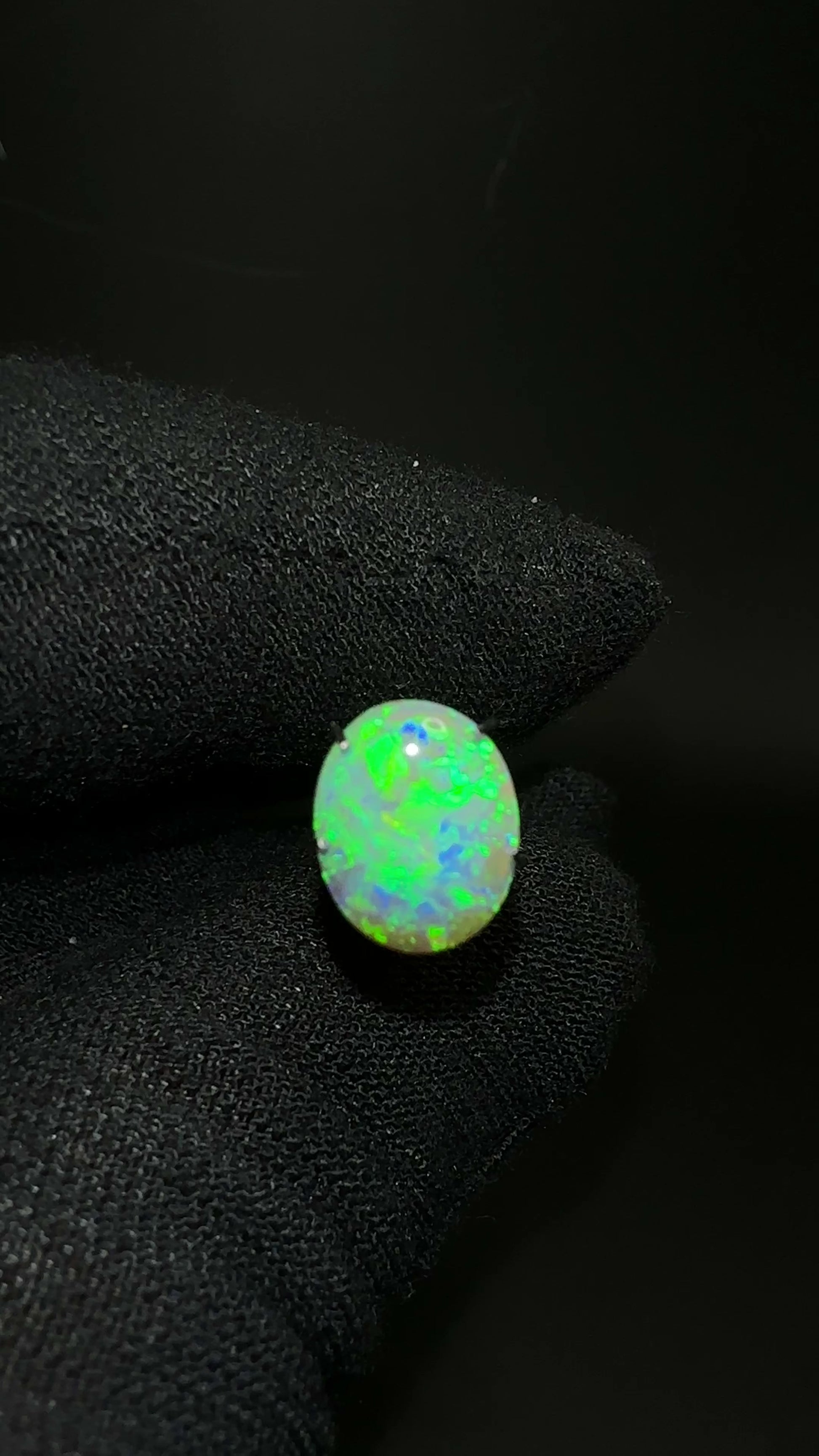 Indulge in this crystal opal from Lightning Ridge, showcasing vivid greens and unparalleled brilliance. Perfect for any setting.

Origin- Ethically mined in Lightning Ridge Australia

Weight- 1.9ct

Size 11 x 9mm