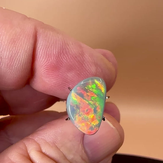 Discover the natural beauty of our 3.7ct Lightning Ridge Opal. This rare gem showcases vibrant colors of a sunrise, making it a unique addition to your opal collection.

Origin- Ethically mined in Lightning Ridge Australia

Opal Weight- 3.7ct Lightning Ridge Grey Base Opal

Size- 13.6 x 9mm

Stunning Opal ready to be set into Jewellery